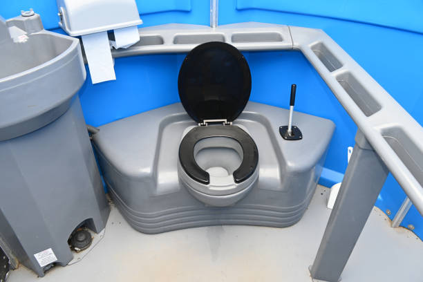 Porta potty delivery and setup in Stockton, MO